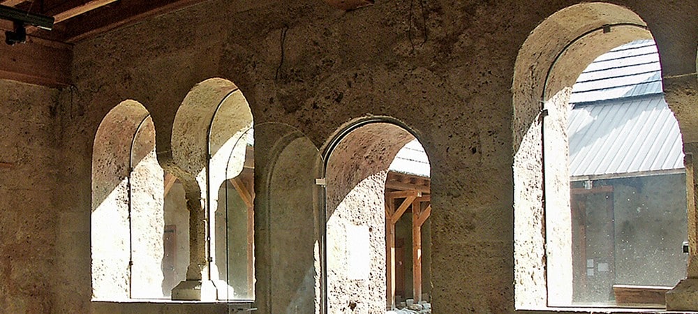 Vue de la salle capitulaire de l'abbaye de Boscodon