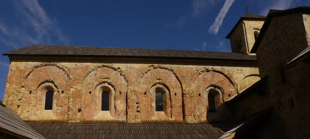 Façade sud de l'église abbatiale de Boscodon