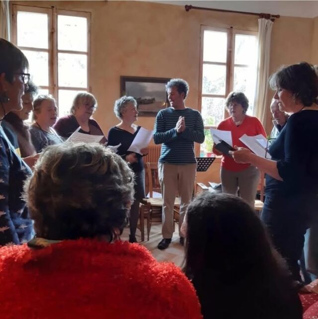 📅 MARDI 12 AOUT 📅 SHLAMA - Chants sacrés.

📍 Stage chant et voix .
A l'abbaye, de 14h à 17h.
Prix : 30 €.

📍 Concert "Shlama - Chants sacrés".
Par la Compagnie Piace.
Dans l'abbatiale, à 20h30.
Durée : 1h15.
Les chanteurs de Shlama sont des passeurs de spiritualité entre les peuples. Leurs concerts sont une invitation à la méditation, un instant privilégié de pause et de recueillement. Les chants sont issus d'un vaste territoire et d'une culture très riche, à la racine de nos civilisations, du Nil au Caucase, de Byzance à Persepolis.