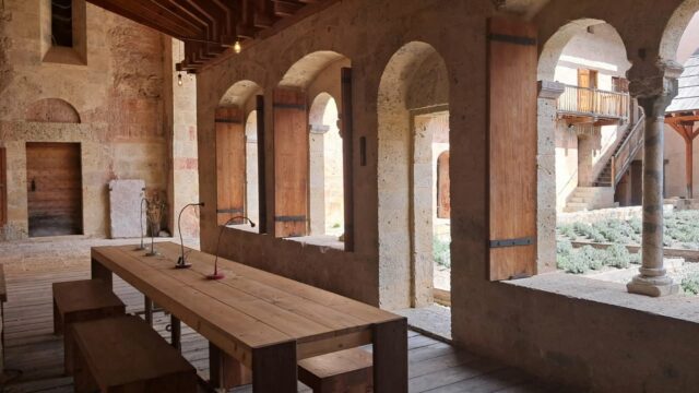 Et si vous profitiez des (grands) week-end du mois de mai pour venir visiter l'abbaye de Boscodon ? 

L'abbaye est ouverte tous les jours :
- lundi au samedi : 10h - 13h et 14h30 - 17h30,
- dimanche : 13h30 - 17h30.