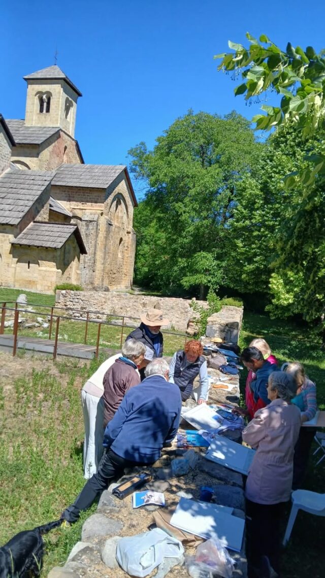 🎨 Cette semaine, nous avons accueilli Abel Antonysamy qui a animé un stage d'aquarelle au sein de l'abbaye. Les stagiaires ont ainsi pu découvrir ou améliorer cette technique de peinture et ont pu créer leurs propres oeuvres, dans un cadre magnifique. 
🙏 Merci à Abel pour sa venue et son investissement auprès des stagiaires.