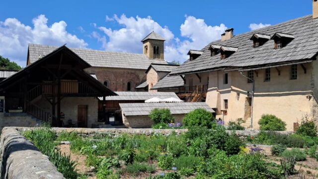 Les VISITES GUIDEES de l'Abbaye sont de retour 😊 RDV tous les jours à 15h dès le 1er juillet. On vous attend nombreux ✨