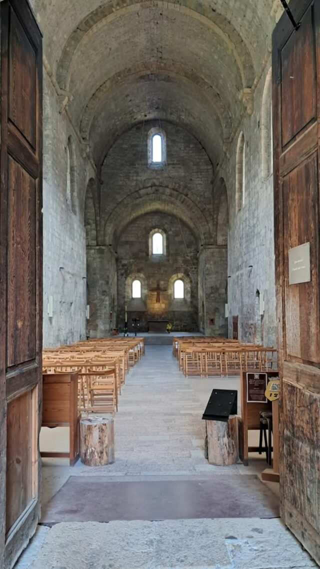 Besoin d'un peu de fraîcheur ? Et si vous veniez visiter l'abbaye de Boscodon ? Température fraîche garantie dans l'abbatiale 😉