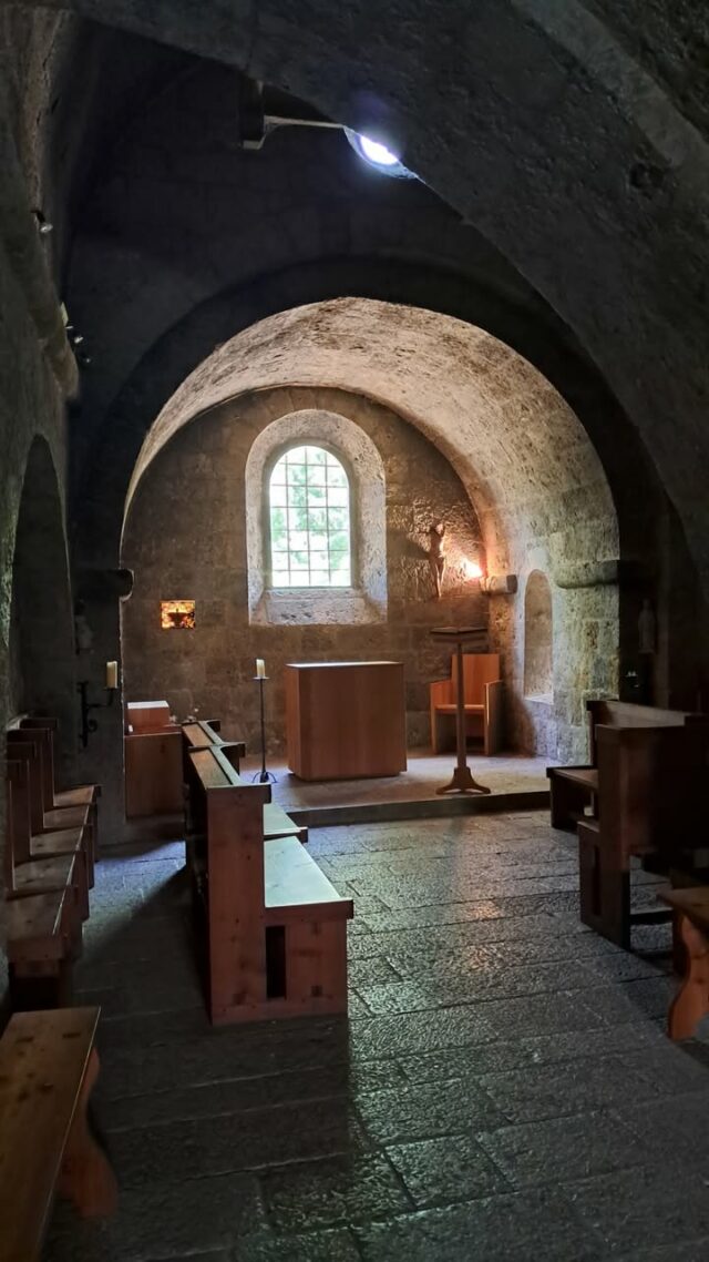 Après une vue de l'extérieur hier, bienvenue à l'intérieur de la chapelle Saint-Firmin (XVe siècle).
