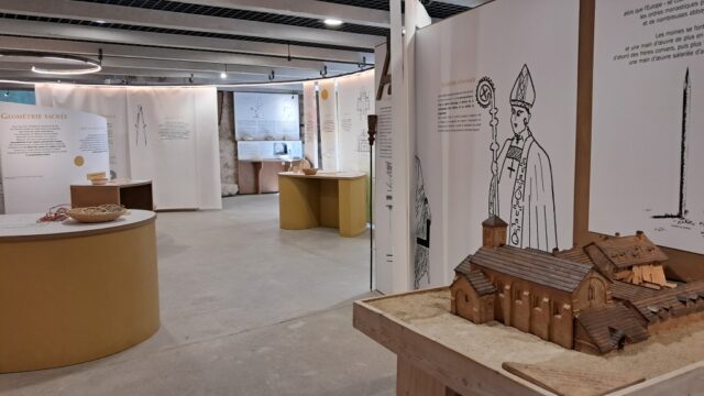 MUSEOGRAPHIE
Bienvenue dans l'espace "Les premiers bâtisseurs" de la muséographie de l'abbaye :