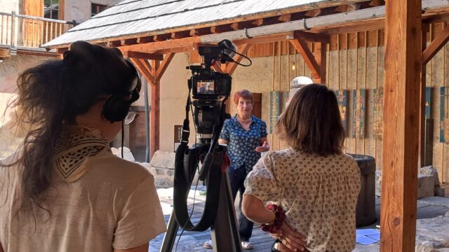 Mais que s'est-il tramé ici cet après-midi ? 🤔

Nous avons eu le plaisir d'accueillir le tournage d'un documentaire pour une grande chaîne de télévision. On vous en dit plus dans quelques mois 😉