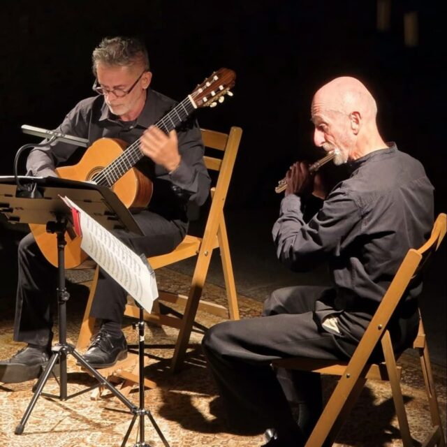 Retour en photos sur le concert flûte et guitare d'hier soir dans l'abbatiale de l' #abbayedeboscodon 🎶
#crots #embrun #embrunais #embruntourisme #serreponcon #boscodon #hautesalpes #hautesalpes05 #hautesalpestourisme #recital