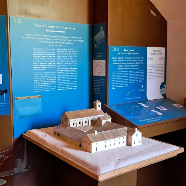 [MUSEOGRAPHIE] 🤗 Bienvenue dans l'espace Muséographie de l'abbaye. Aujourd'hui, gros plan sur l'espace "Histoire et vie des moines à Boscodon".

🕙  Horaires d'ouverture :
lundi au samedi : 9h30-13h30 et 14h30-18h30
dimanche : 10h-13h30 et 14h30-18h30

@boscodonabbaye05 #abbayedeboscodon #serreponcon #embrun #hautesalpestourisme #hautesalpes