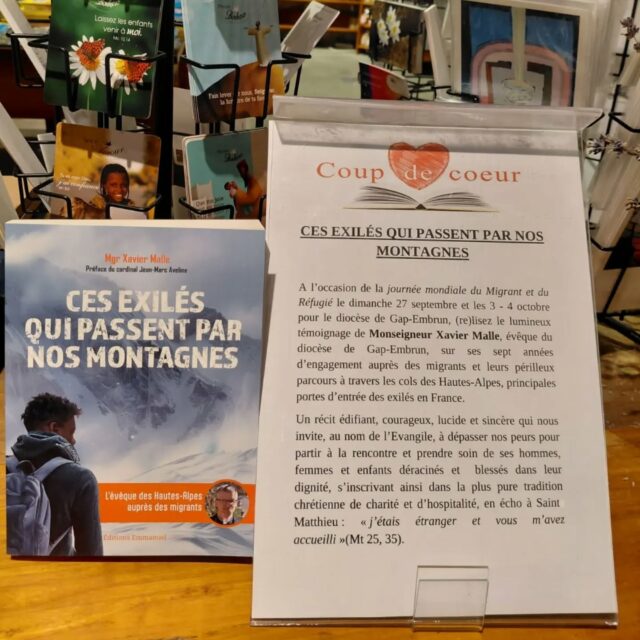 [BOUTIQUE] 📚 COUP DE COEUR : "Ces exilés qui passent par nos montagnes", de Monseigneur Xavier Malle, évêque du diocèse Gap-Embrun.

A retrouver dans notre librairie-boutique. 

🕙  Horaires d'ouverture :
lundi au samedi : 10h-13h et 14h00-18h
dimanche : 11h-13h et 14h-18h

@boscodonabbaye05 #abbayedeboscodon #serreponcon #embrun #hautesalpes #exiles