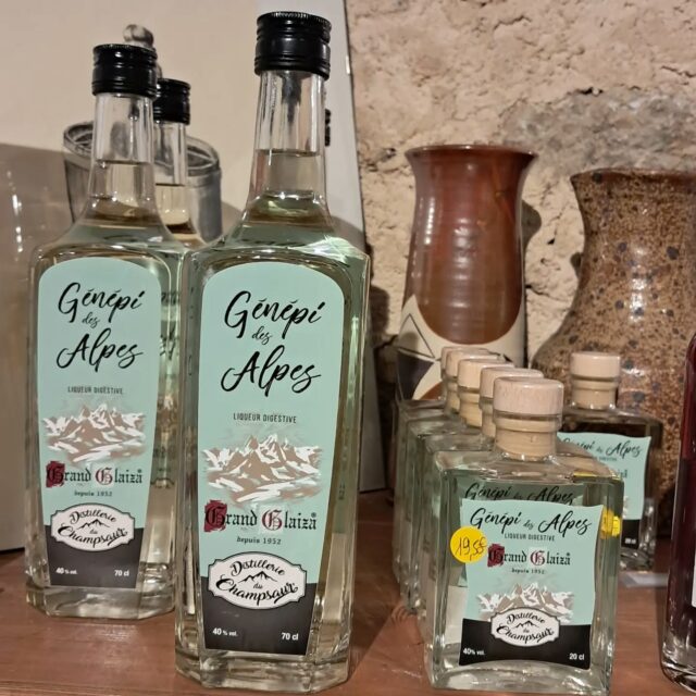 [BOUTIQUE] 🍹 Aujourd'hui, gros plan sur les boissons que nous vous proposons :

- Génépi du Champsaur, crème d'Argousier (distillerie Gayral Reynier / 05) à boire avec modération, 

- sirops, Alexion (boisson fortifiante sans alcool à base de 52 plantes), etc. de l'Abbaye Notre-Dame d'Eyguebelle (Drôme provençale),

- sirops Plantivore (maître artisan à Château Ville-Vieille, Queyras).

A retrouver dans notre librairie-boutique 😉

🕙  Horaires d'ouverture :
lundi au samedi : 9h30-13h30 et 14h30-18h30
dimanche : 10h-13h30 et 14h30-18h30

@boscodonabbaye05 #abbayedeboscodon #serreponcon #embrun #hautesalpestourisme #hautesalpes