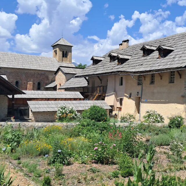 [MUSEOGRAPHIE] 🧱 Gros plan aujourd'hui sur l'espace dédié à la renaissance de l'abbaye de Boscodon et à sa restauration.

🕙  Horaires d'ouverture :
lundi au samedi : 9h30-13h30 et 14h30-18h30
dimanche : 10h-13h30 et 14h30-18h30

@boscodonabbaye05 #abbayedeboscodon #serreponcon #embrun #hautesalpestourisme #hautesalpes