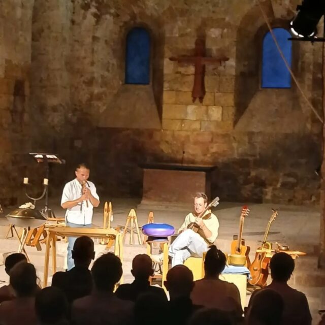 [MUSIQUE] 🪈🪕 Gros succès hier soir pour Eolam : plus de 120 personnes présentes dans l'abbatiale pour écouter cette musique du monde, jouée sur des instruments anciens et contemporains. 

@boscodonabbaye05 #abbayedeboscodon #serreponcon #embrun #hautesalpestourisme #hautesalpes