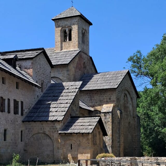 📷 @boscodonabbaye05 #abbayedeboscodon #serreponcon #embrun #hautesalpestourisme #hautesalpes 

🕙  Horaires d'ouverture :
lundi au samedi : 9h30-13h30 et 14h30-18h30
dimanche : 10h-13h30 et 14h30-18h30

🗣 Visites guidées : tous les jours à 15h.