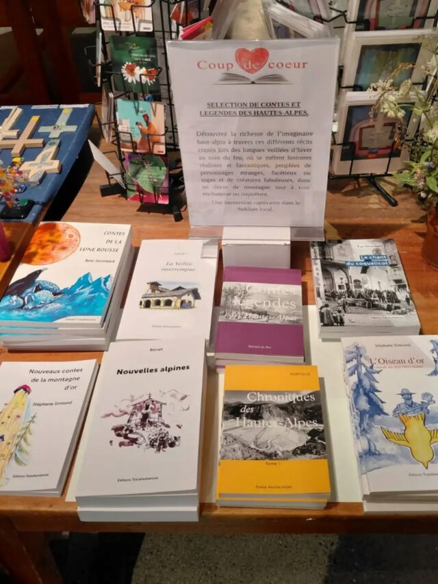 [LIBRAIRIE] 📚 Voici notre coup de coeur pour cette semaine : une sélection de contes et légendes des Hautes-Alpes.

A découvrir à la librairie-boutique de l'abbaye.

🕙  Horaires d'ouverture :
lundi au samedi : 9h30-13h30 et 14h30-18h30
dimanche : 10h-13h30 et 14h30-18h30

@boscodonabbaye05 #abbayedeboscodon #serreponcon #embrun #hautesalpestourisme #contes