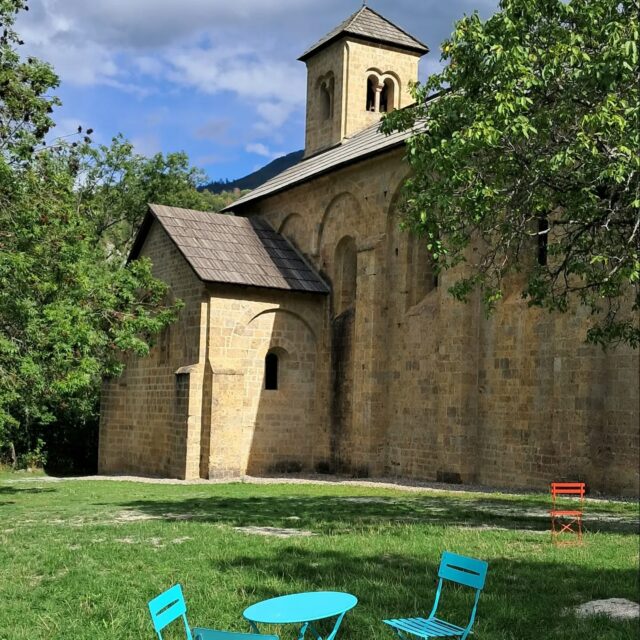 Il est encore temps de venir profiter de l'abbaye. Les conditions sont optimales : températures idéales et moins de monde qu'en pleine saison ✨️

🕙  Horaires d'ouverture :
lundi au samedi : 10h-13h et 14h00-18h
dimanche : 11h-13h et 14h-18h

@boscodonabbaye05 #abbayedeboscodon #serreponcon #embrun #hautesalpestourisme #hautesalpes
