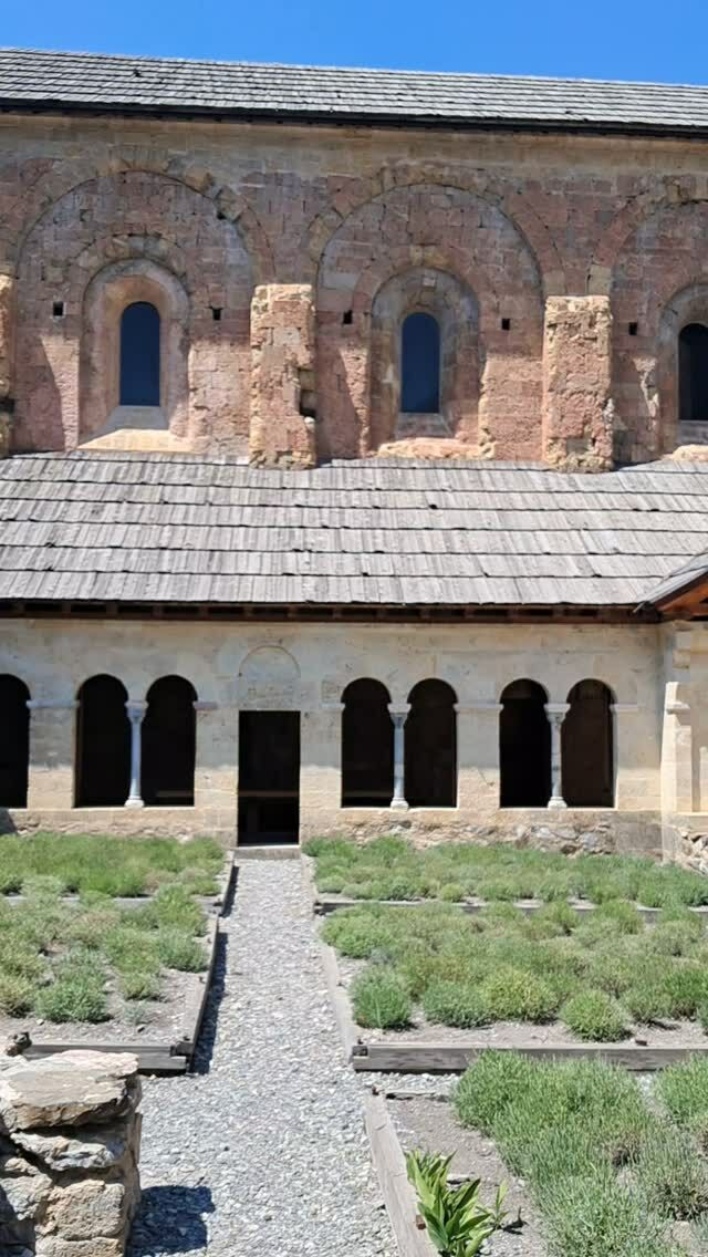 @boscodonabbaye05 #abbayedeboscodon #serreponcon #embrun #hautesalpestourisme #cloitre