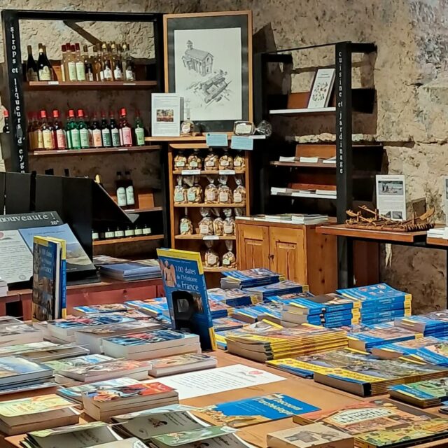 [BOUTIQUE] 📚  Fermeture annuelle de la librairie-boutique dimanche 1er novembre à 17h30. Venez en profiter... il reste de belles choses 😉

@boscodonabbaye05 #abbayedeboscodon #serreponcon #embrun #hautesalpes #crots