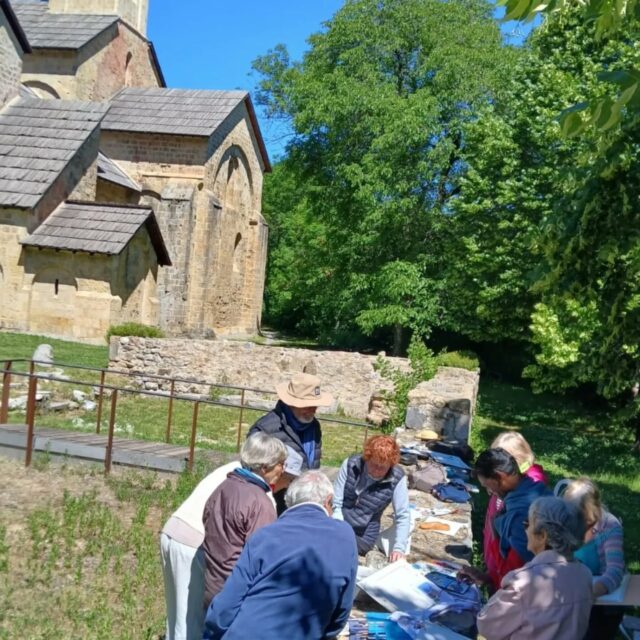 🎨 Retour sur le stage d'aquarelle qui s'est tenu cette semaine à l'abbaye de Boscodon. Les stagiaires ont été encadrés par Abel Antonysamy et ont pu découvrir la peinture à l'aquarelle ou améliorer leur technique et produire leurs propres oeuvres.

🙏  Merci @abel_antonysamy_art pour ta venue et l'encadrement de ce stage.

@boscodonabbaye05 #abbayedeboscodon #serreponcon #embrun #hautesalpestourisme #aquarelle